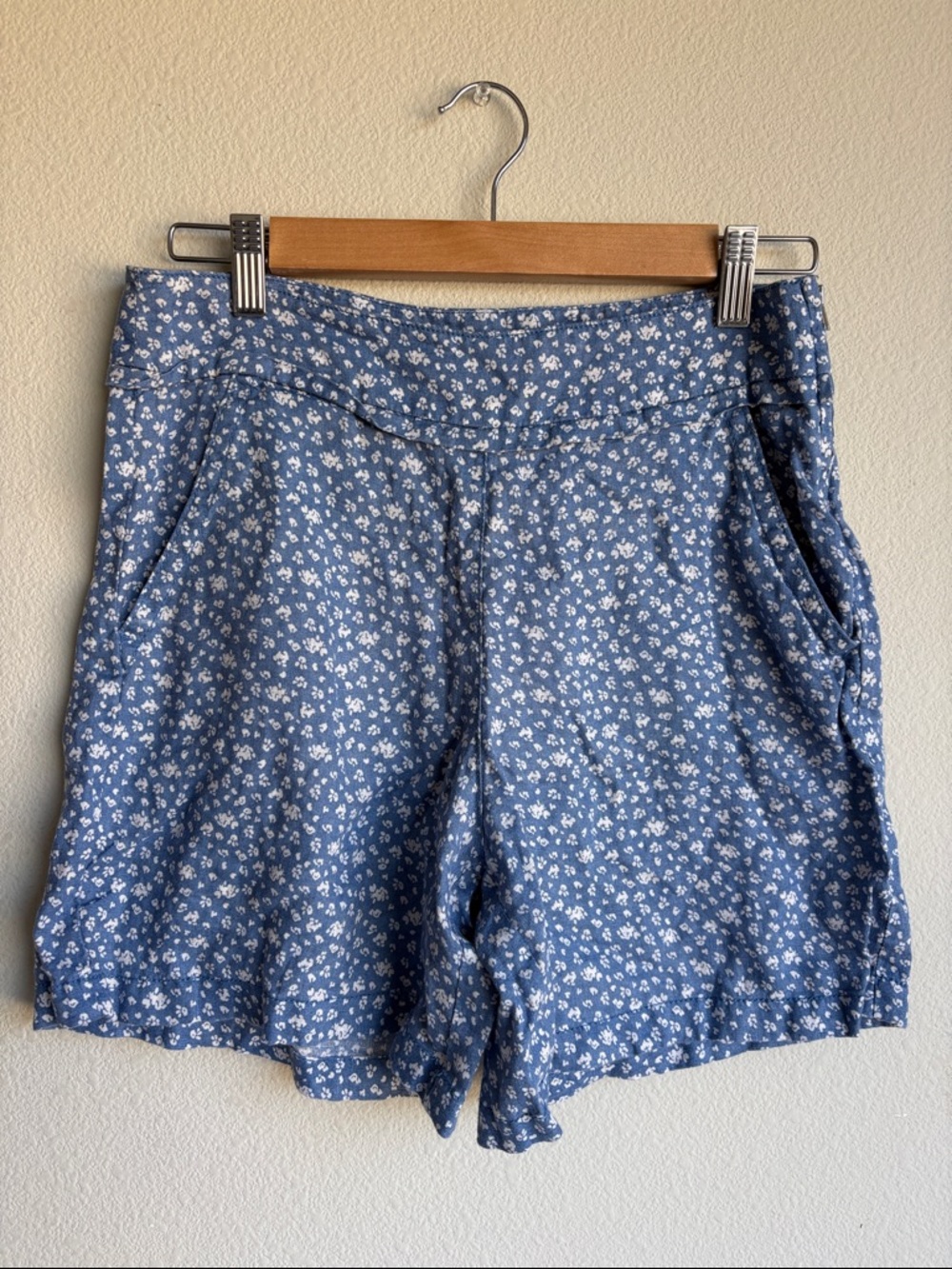 Pure linen United Colors Of Benetton Blue Ditsy Floral High-Waist Shorts size 4 - Picture 4 of 8